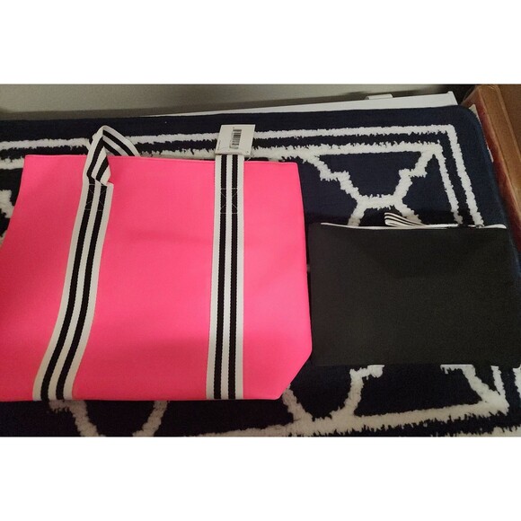 Macy's Tote Bag w/ Make-up Bag Women's Gift, Girl Gift NEW - Picture 3 of 4